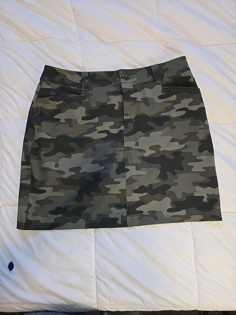 Eddie Bauer Women's Adventurer 2.0 Camoflauge Golf Hiking Outdoor Skort Size 10
